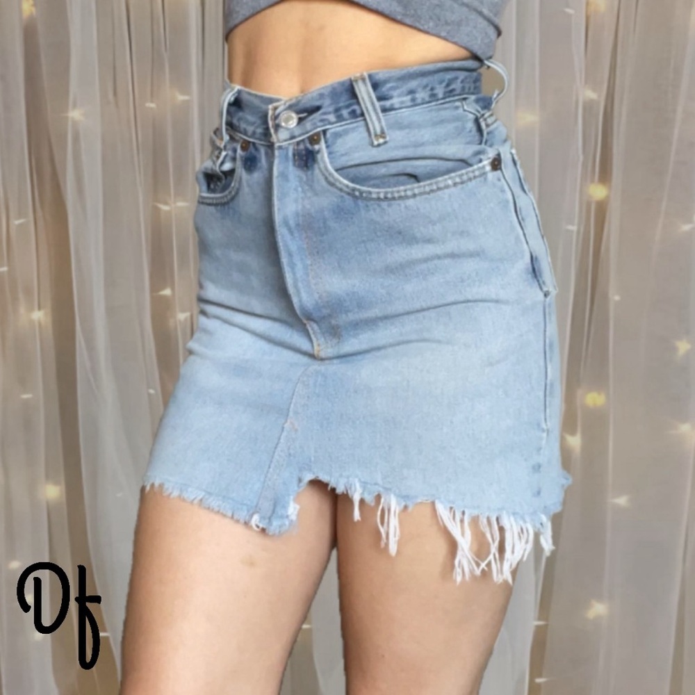 VTG Levi’s Re-Worked Denim Frayed Hem Mini Skirt Size 24 Waist